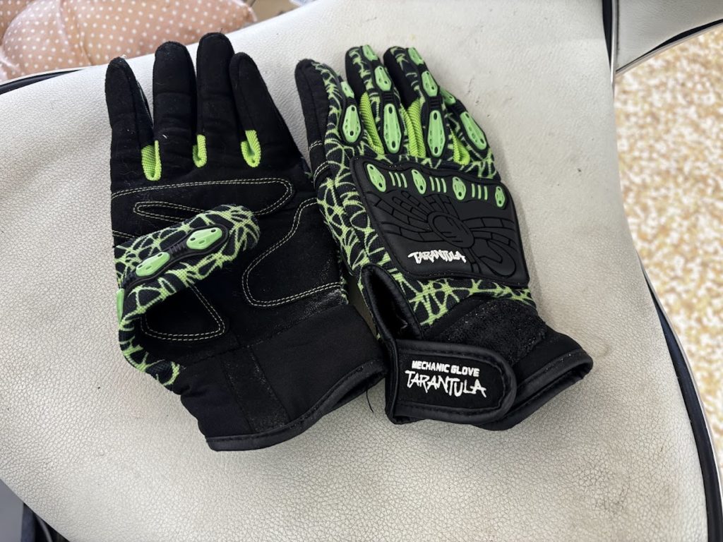 ワークマン製グローブ